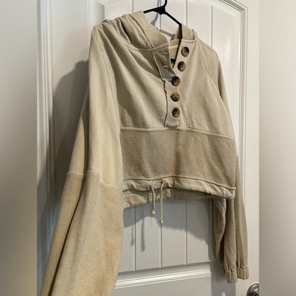Free People Cropped Hoodi Sweatershirt with Oversized buttons and hood EUC - Picture 3 of 5